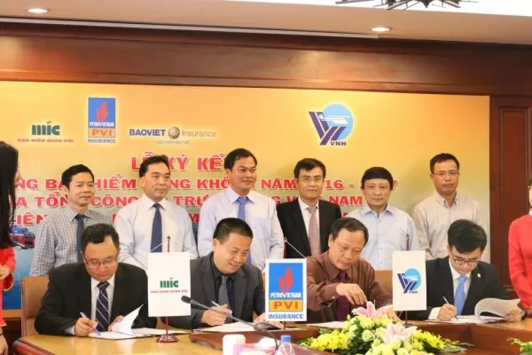 Lễ ký kết hợp đồng bảo hiểm hàng không 2016-2017
